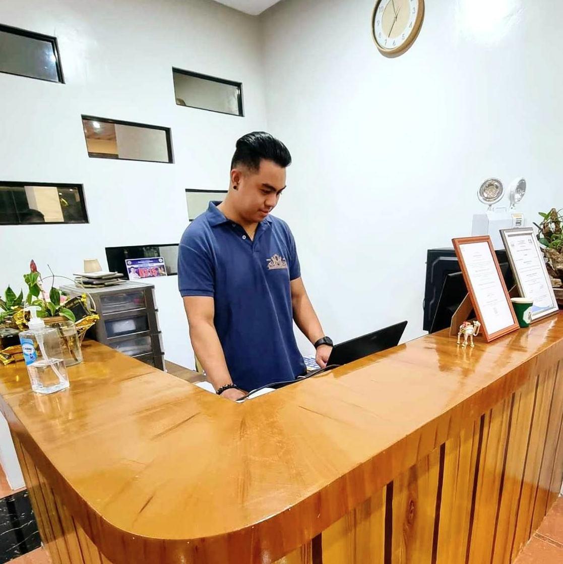 Majestique Hotel Albay Bicol Guinobatan Exteriör bild